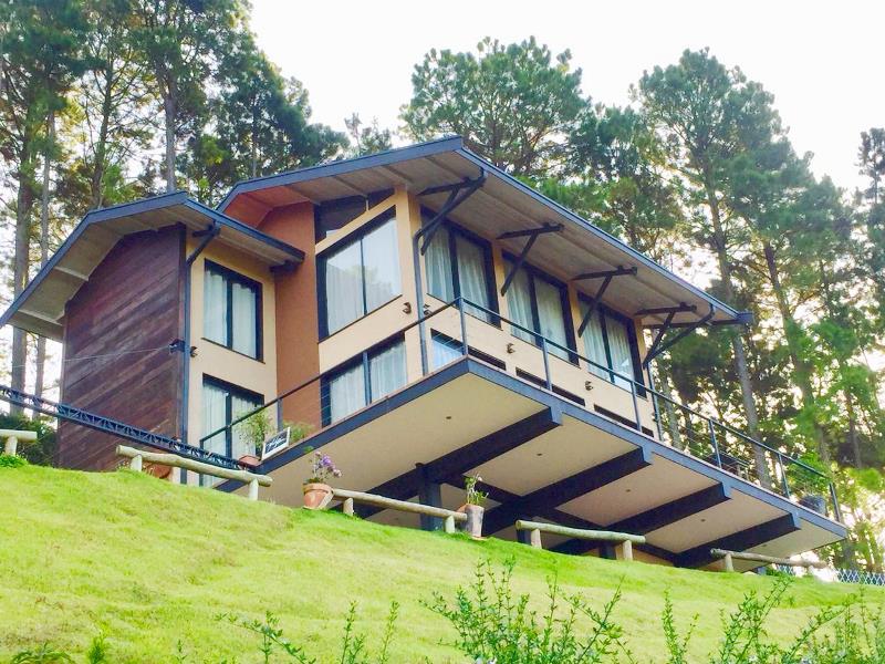 Casa à Venda em Condomínio Fechado em Campos do Jordão